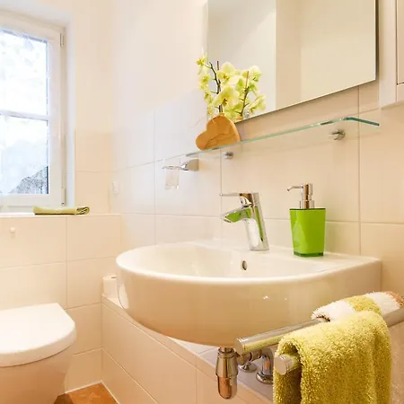Landhaus Deiser Ferienwohnung Am Fuggerpark Apartment *