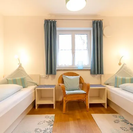 Landhaus Deiser Ferienwohnung Am Fuggerpark Apartment