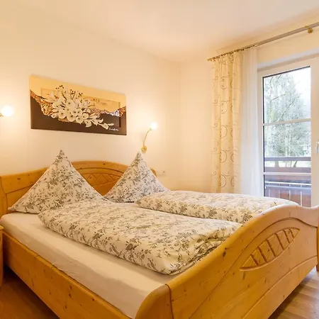 Landhaus Deiser Ferienwohnung Am Fuggerpark Apartment *