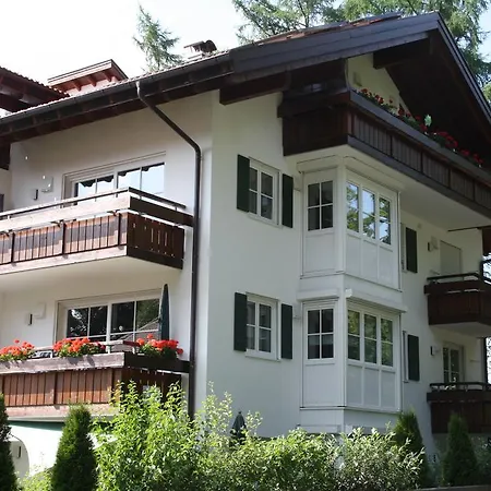 Daire Landhaus Deiser Ferienwohnung Am Fuggerpark